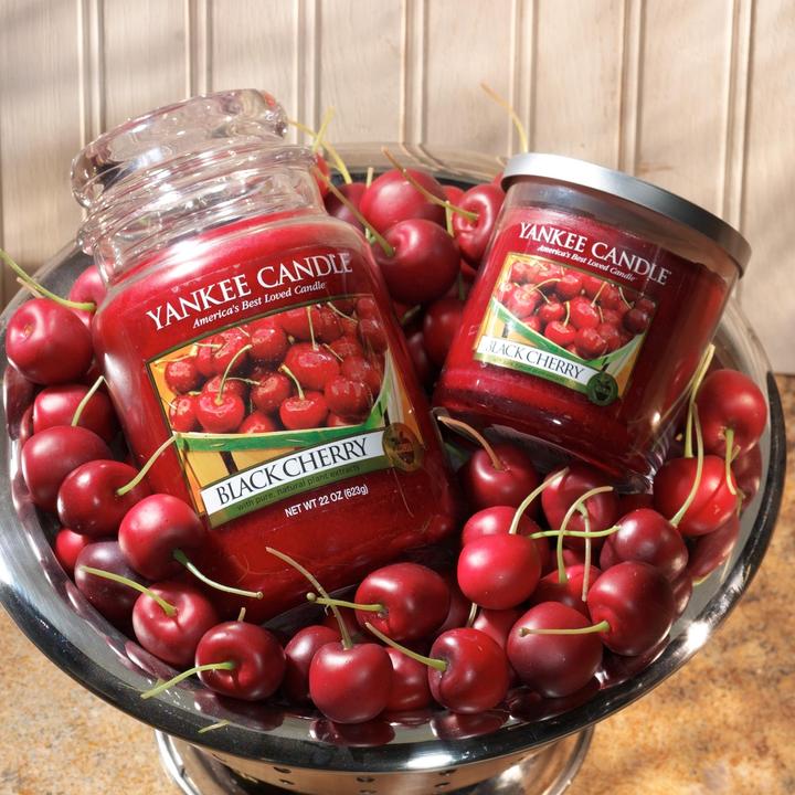 Image du produit Yankee Candle Black Cherry (623 g)