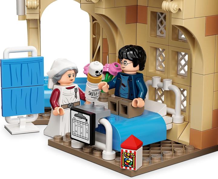 Actual product image LEGO Hogwarts Hospital Wing (76398, LEGO Harry Potter)
