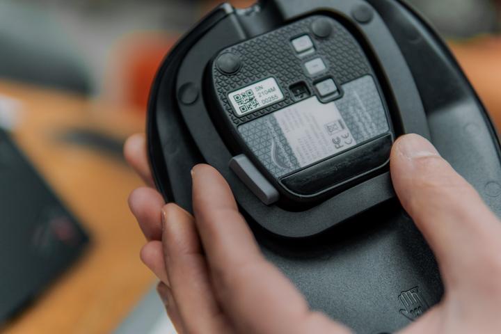 Produktbild Bakker Elkhuizen BakkerElkhuizen Maus HandshoeMouse Shift Medium Bluetooth retail (Kabellos)