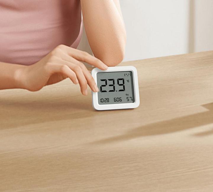 Actual product image Xiaomi Smart Temperature and Humidity Monitor 3