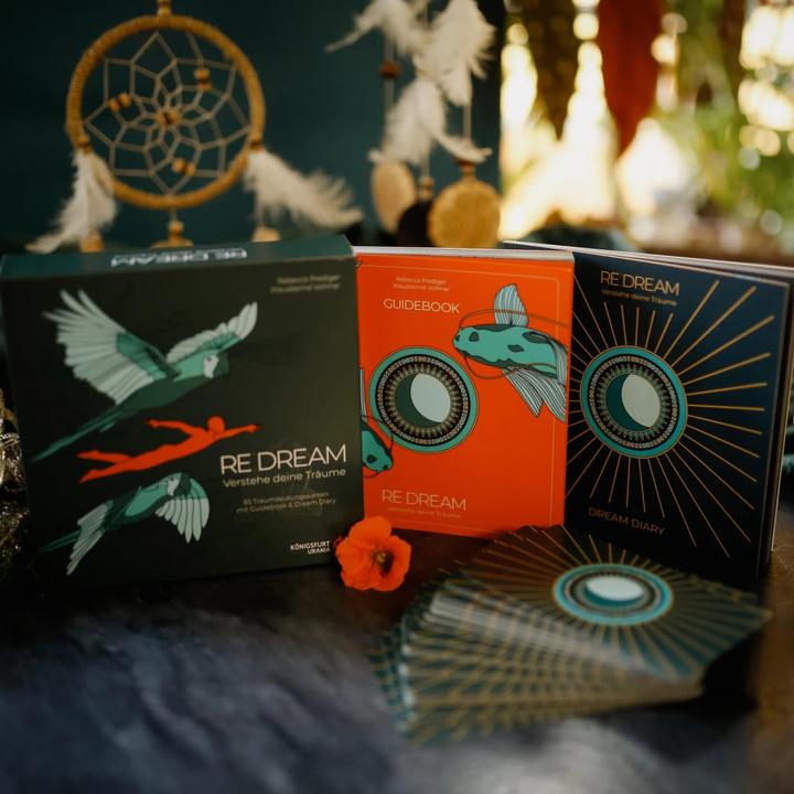 Immagine prodotto RE:DREAM: Verstehe deine Träume - 65 Traumdeutungskarten mit Guidebook (Tedesco, Klausbernd Vollmar, Rebecca Preacher, 2023)
