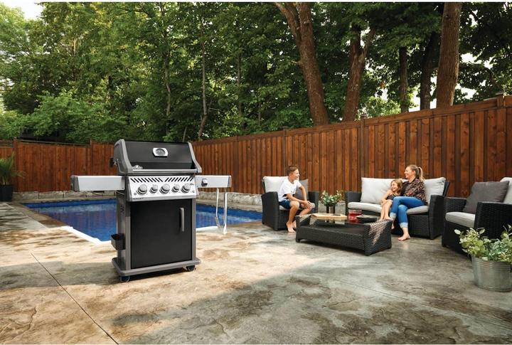 Actual product image Napoleon Grill Rogue 525SE Black (RSE525RSIBPK-1-CH-A) (16.60 kW)