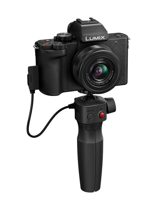 Image du produit Panasonic Lumix DC-G100D + AF 12-32mm f/3,5-5,6 asph. + poignée trépied DMW-SHGR2 (12 - 32 mm, 20.30 Mpx, Micro Four Thirds)