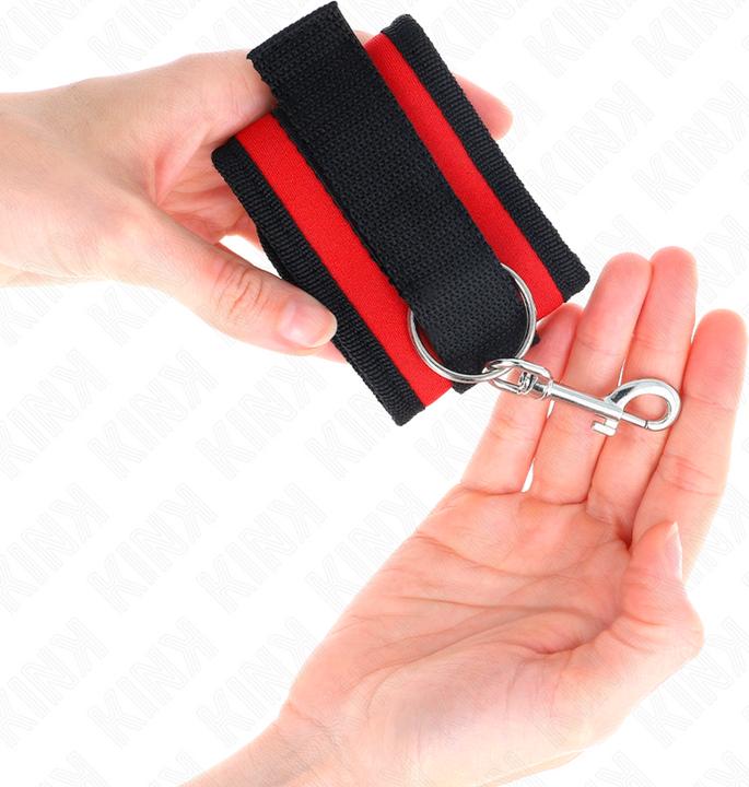 Image du produit Kink Nylon Bind-Hand Menottes Avec Velcro Rouge-Noir Modèle 2 Réglable 18-35 cm X 6
