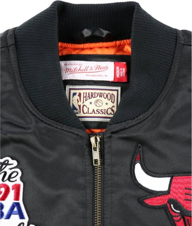 Produktbild Mitchell & Ness M&N Satin Bomber Jacke - FLIGHT Chicago Bulls schwarz - L (L)