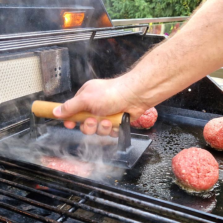 Image du produit All'Grill Presse à viande et à burger en fonte avec poignée en bois 21x11x7 cm