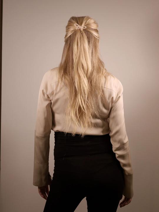 Immagine prodotto Corinne Mondo - Cravatta per capelli a fiocco in metallo Plain Cream (Elastico per capelli)