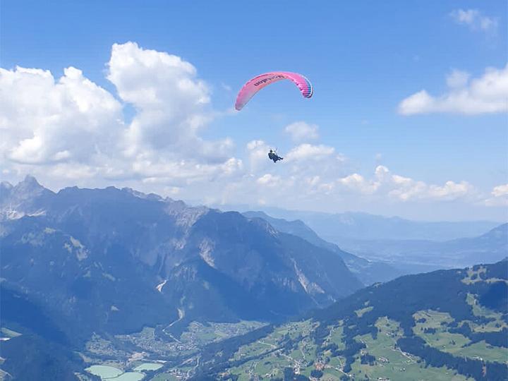 Produktbild Smartbox Gleitschirm-Tandemflug in den Sonnenuntergang im Montafon für 1 Person (1 Pers.)