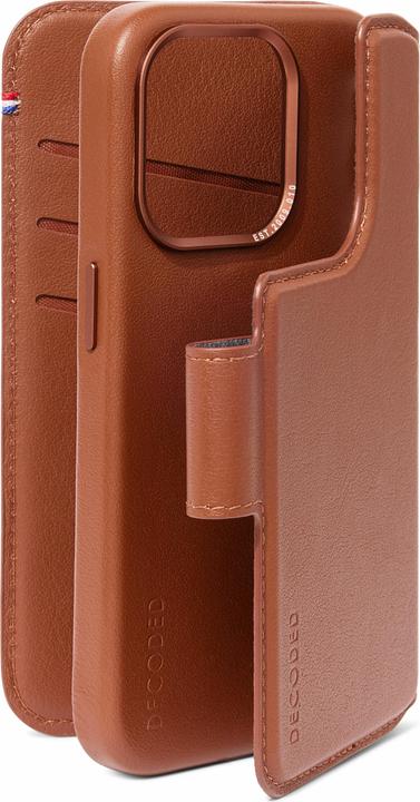 Actual product image Decoded Detachable MagSafe Leather Wallet (Apple iPhone 15)