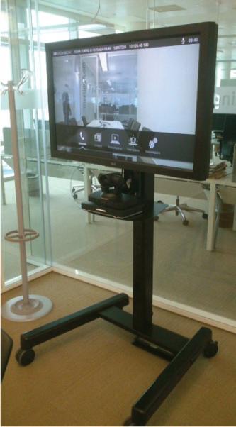 Image du produit Chief Large Flat Panel Mobile Cart PFCUB - installation (fourche d'interface) (86", 90.70 kg)