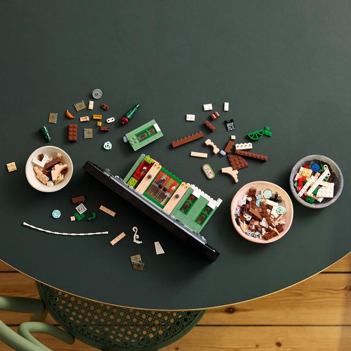 Actual product image LEGO French Café (10362, LEGO Icons)
