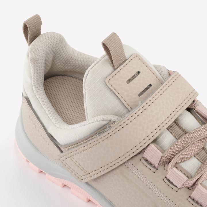 Actual product image Quechua Hiking shoes kids size 28-34 low velcro hiking - NH500 beige/pink (29)