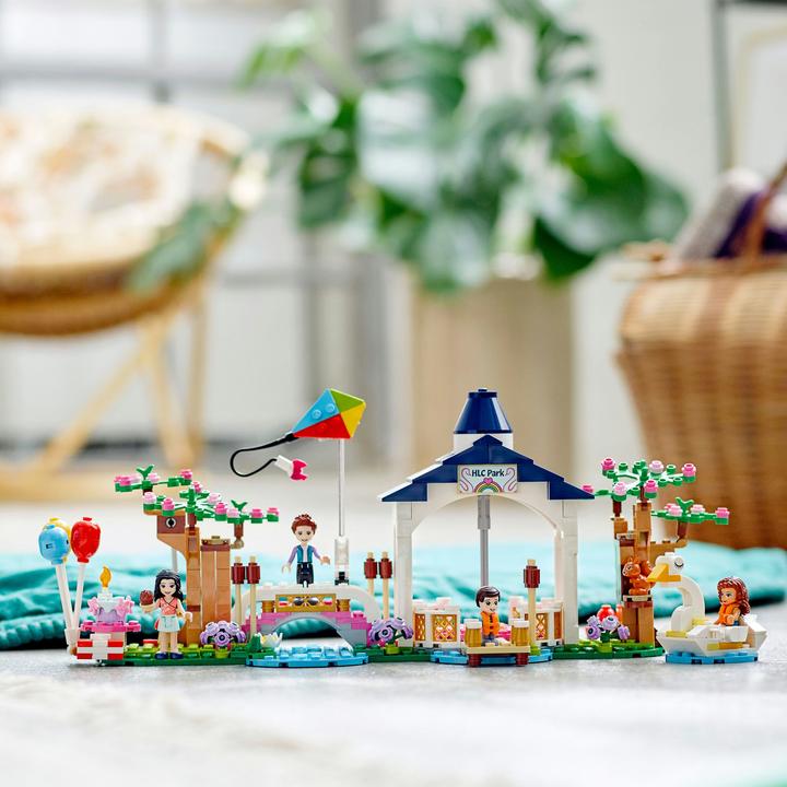 Actual product image LEGO Friends - Heartlake City Park (41447, LEGO Friends)