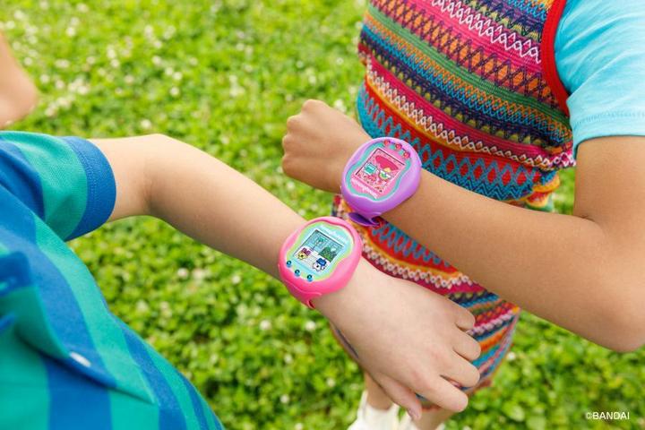 Immagine prodotto Bandai Tamagotchi Uni Rosa (Spagnolo, Tedesco, Multilingue, Italiano, Portoghese, Giapponese, Inglese, Francese)