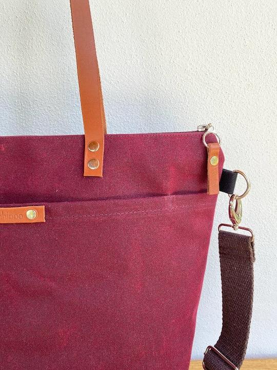 Produktbild Only-Bags.Store Gewachstes Segeltuch LARGE Schulter- und Messenger-Tasche - Burgunderrot und Schwarz - Gross