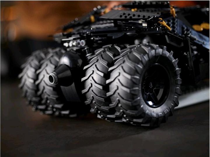 Actual product image LEGO Batmobile Tumbler (76240, LEGO DC, LEGO Rare Sets)