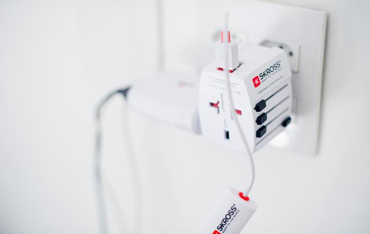 Produktbild Skross World-Reiseadapter Muv USB 2.4A