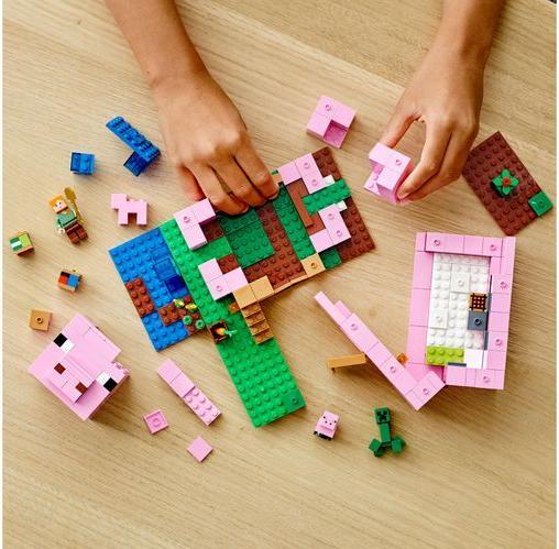 Actual product image LEGO The Pig House (21170, LEGO Minecraft)