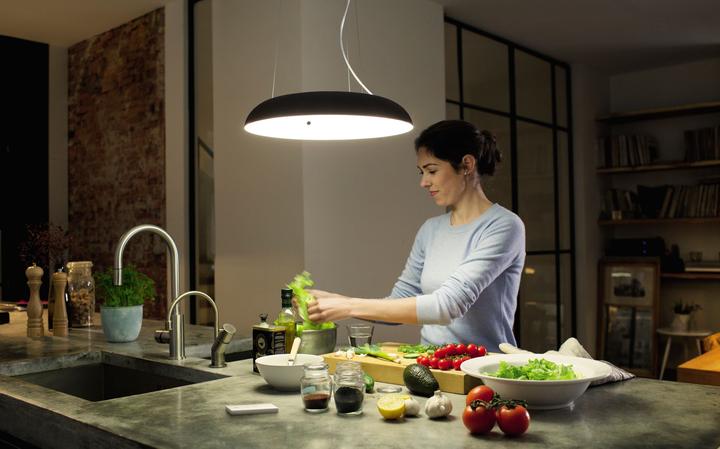 Actual product image Philips Hue Amaze Base BT (3000 lm)