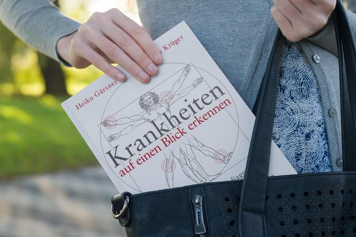 Actual product image Krankheiten auf einen Blick erkennen (German, Tobias Krüger, Heiko Gardener, 2013)