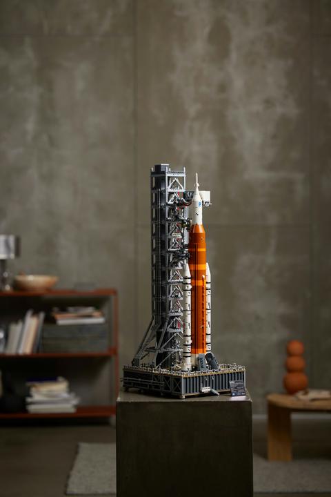 Image du produit LEGO Base de lancement Artemis de la NASA (10341, LEGO Icons, LEGO difficiles à trouver)
