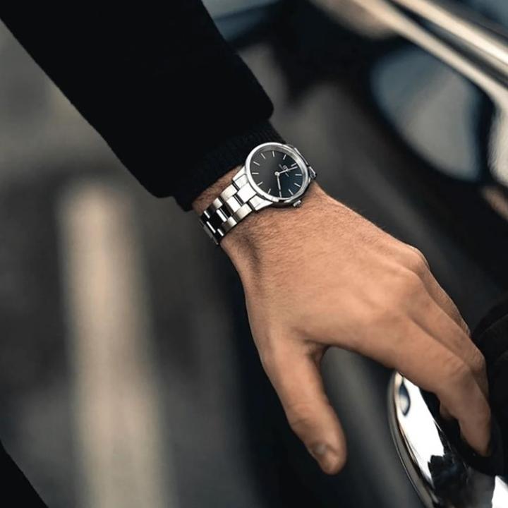 Actual product image Daniel Wellington Iconic Link Black Silver (40 mm) (Analogue wristwatch, 40 mm)