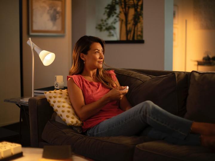 Actual product image Philips Hue White & Color Ambiance BT starter kit (E27, 9 W, 806 lm, 2 x, F)