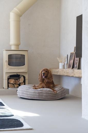 Productafbeelding Designed by Lotte Reza ligkussen (Hond)