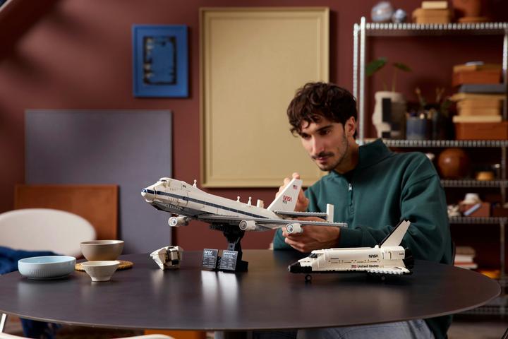 Actual product image LEGO 10360 Spaceshuttle-Transport-Jumbo