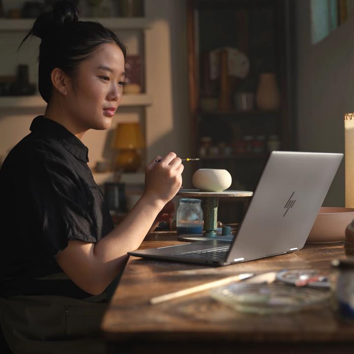 Immagine prodotto HP ENVY x360 14-fa0173ng 14.0" 2.8k OLED Touch, AMD Ryzen 7 8840HS, 16GB RAM, 1TB SSD, Windows 11 (14", AMD Ryzen 7 8840HS, 16 GB, 1000 GB, DE)