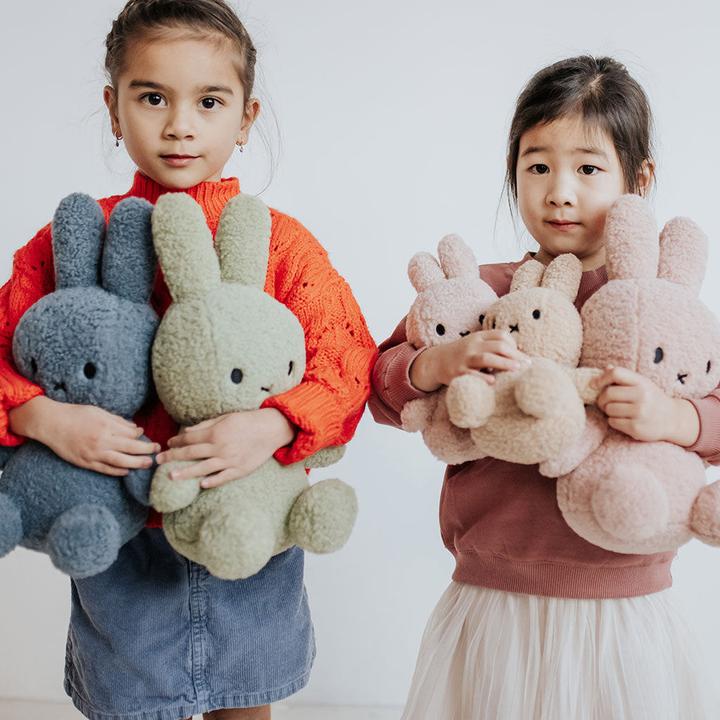 Produktbild Bon Ton Toys Miffy Teddy aus PET Recycling (23 cm)