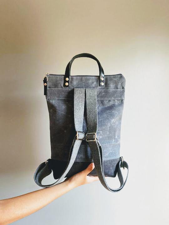 Produktbild Only-Bags.Store Rucksack aus gewachstem Canvas - Grau Dunkelgrau, Rucksack, Macbook 13" Rucksack, Rucksack