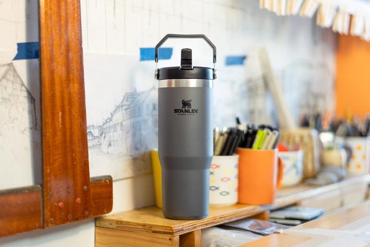 Image du produit Stanley 1913 - The IceFlow Flip Straw Tumbler - 0.89L / 30oz - Charcoal (0.85 l)