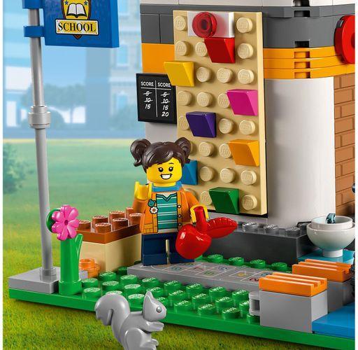 Actual product image LEGO School with school bus (60329, LEGO City)