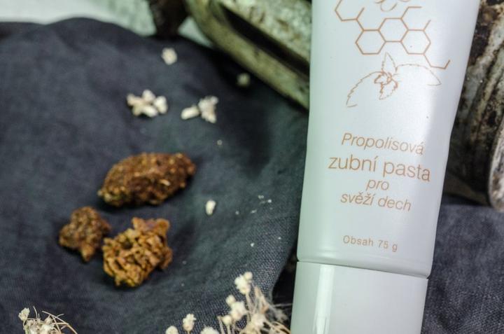 Produktbild Pleva Zahncreme mit Propolis (Natural)
