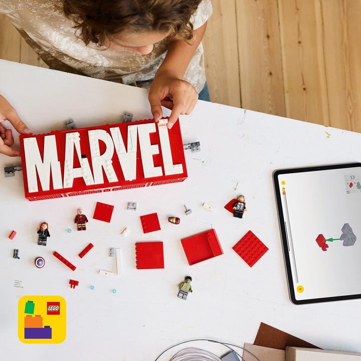 Produktbild LEGO Logo & Minifiguren (76313, LEGO Marvel)