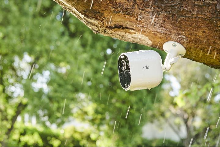 Actual product image Arlo Essential Spotlight, kit 3 cameras white (1920 x 1080 Pixels)