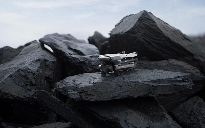 Produktbild DJI Mavic 3 Classic (Drohne einzeln) (46 min, 895 g, 20 Mpx)
