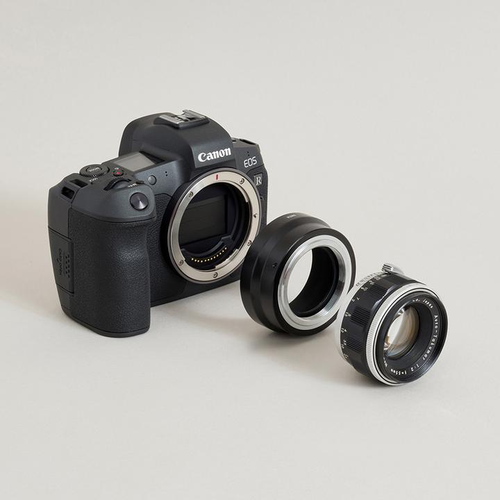 Produktbild Urth Lens Mount Adapter: Compatible with M42 Lens to Canon RF Camera Body