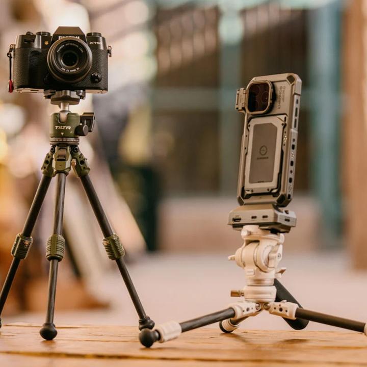 Produktbild Tilta BT03E Tabletop Ball Head, 1-Stage Carbon Fiber Tripod, Extendable Edition (Carbon, Metall)