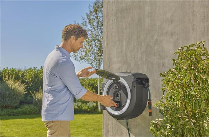 Immagine prodotto Gardena Portagomma a batteria da parete PowerRoll XL 18V set bianco 35 m (35 m)