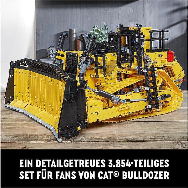 Actual product image LEGO Cat D11 Bulldozer (42131, LEGO Technic)