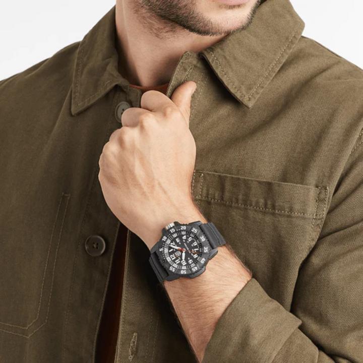 Actual product image Luminox Master Carbon Seal Watch (Analogue wristwatch, 47 mm)