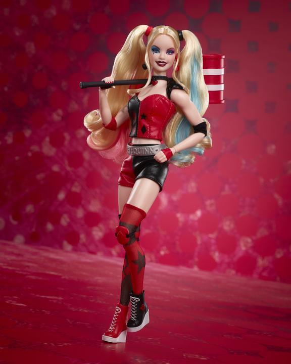 Produktbild Barbie Signature Harley Quinn Sammlerpuppe mit beweglichem Körper, ikonischem Outfit und Schlägel
