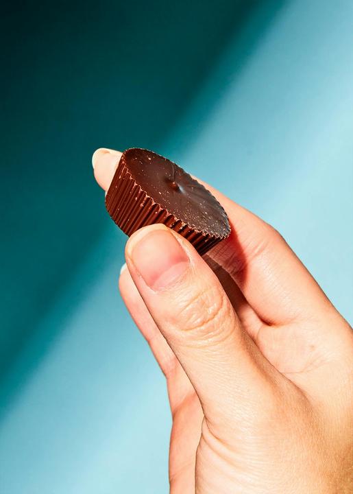 Image du produit KoRo Pralines rondes foncées bio fourrées à la purée de pistache (468 g)