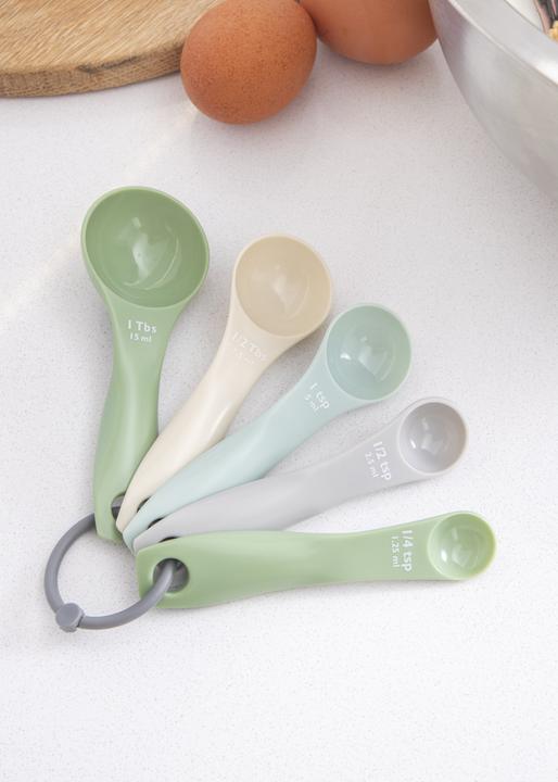 Actual product image Colourworks Classics Five Piece Measuring Spoon Set, Tagged (42000 ml)