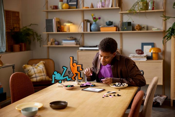 Produktbild LEGO Keith Haring – Tanzende Figuren (LEGO Art)