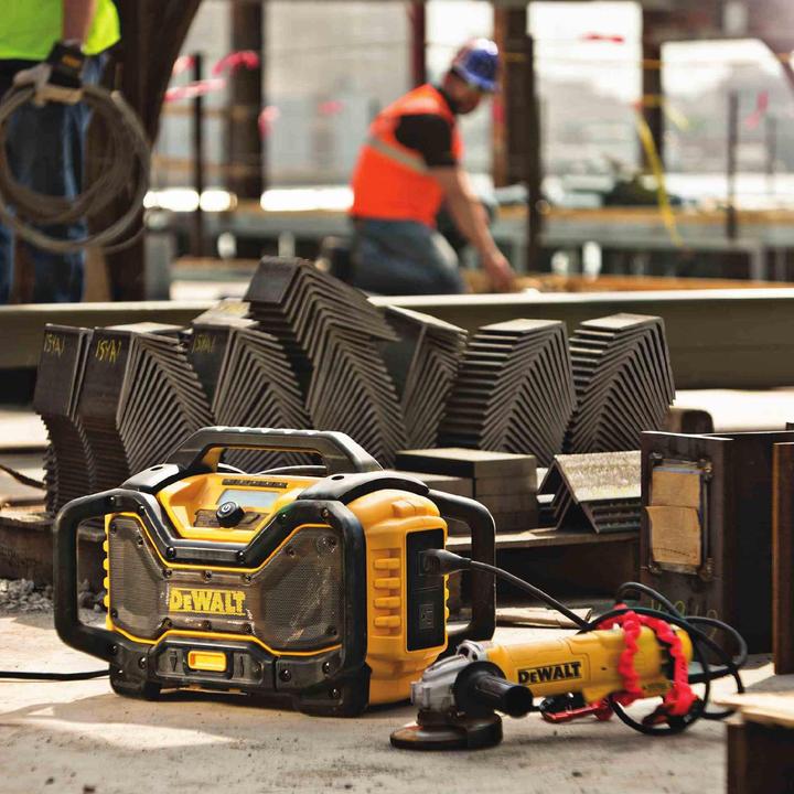 Actual product image DeWalt DCR027QW Rechargeable and mains radio (FM, DAB+, Bluetooth)