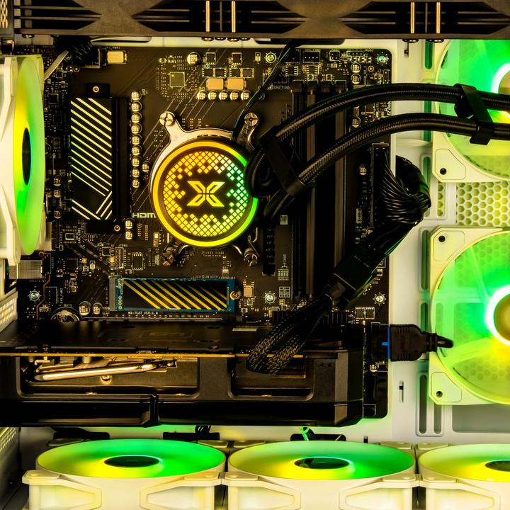 Produktbild Captiva Advanced Gaming R88-551 Ryzen 7 RTX 4060 (AMD Ryzen 7 7800X3D, 32 GB, 1000 GB, GeForce RTX 4060)