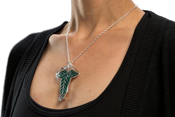 Image du produit Weta Workshop Le Seigneur des Anneaux réplique 1/1 broche & collier argent feuille de la Lórien